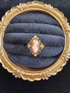 Vintage Avon Cameo Ring